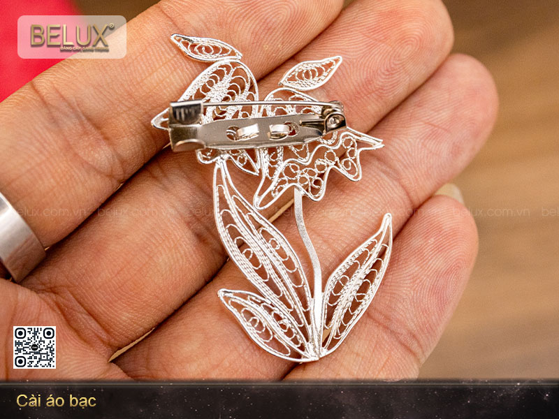 Hoa cài áo bằng bạc mẫu 2